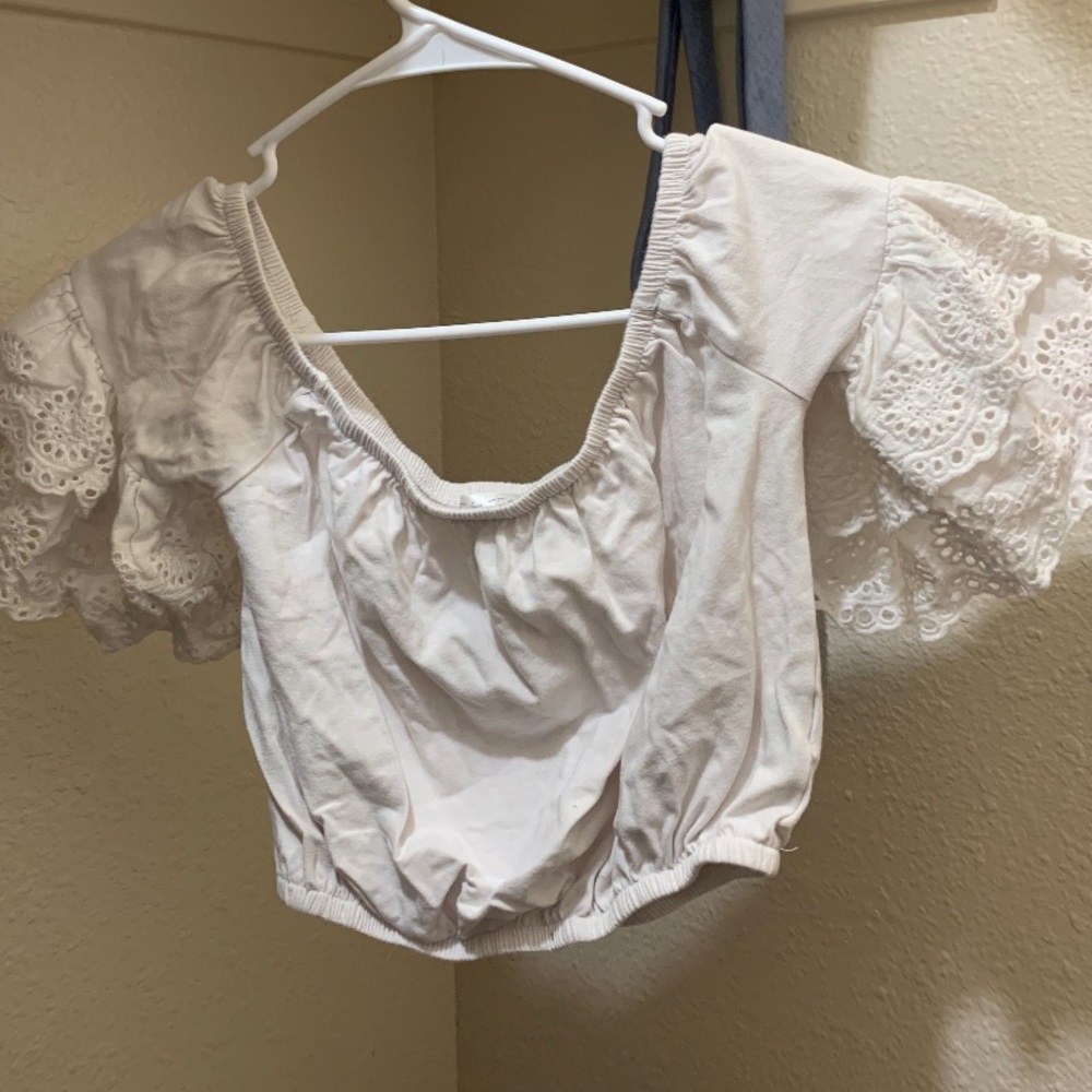 Flow armed off the shoulder top